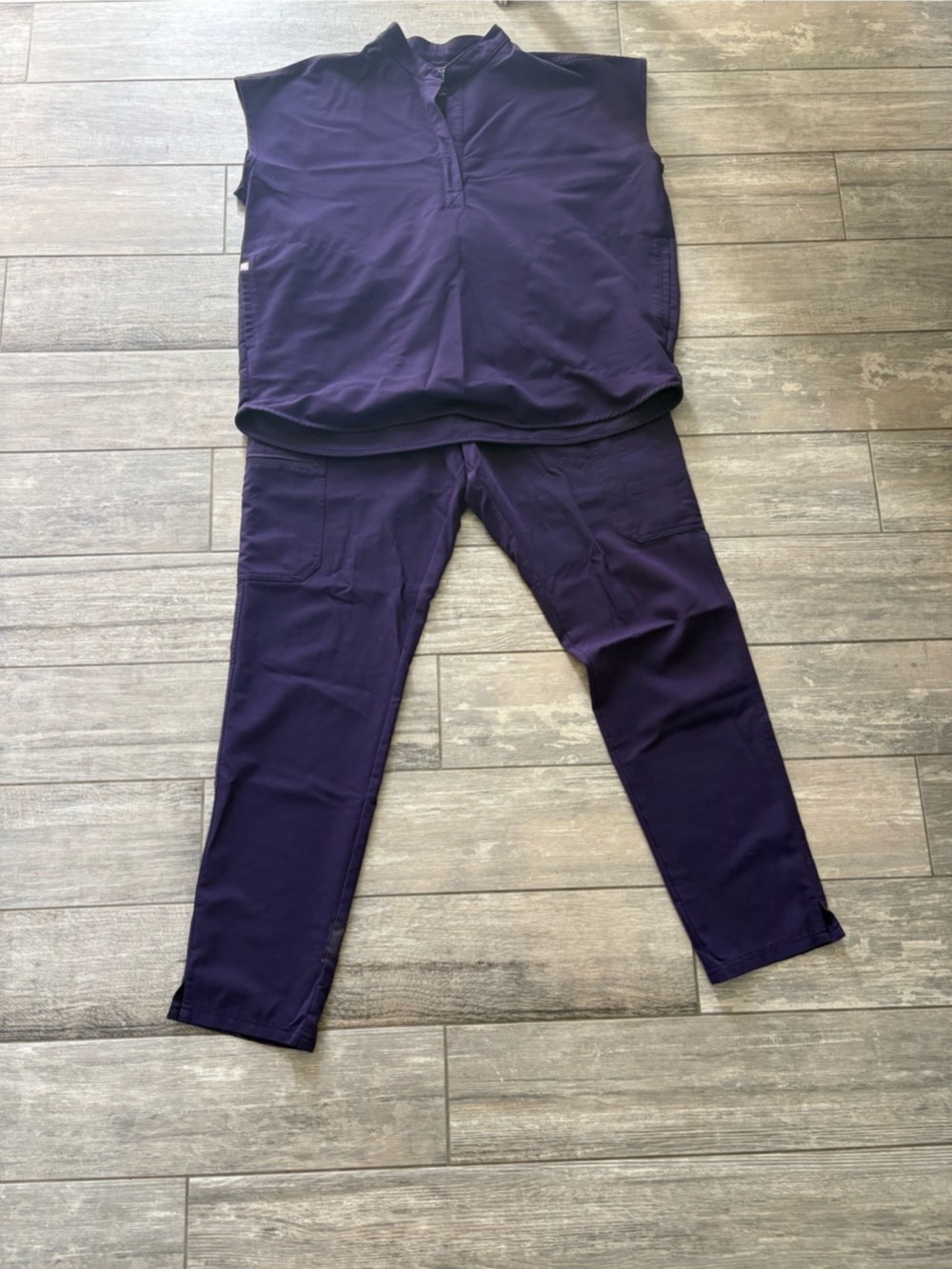 FIGS scrub set